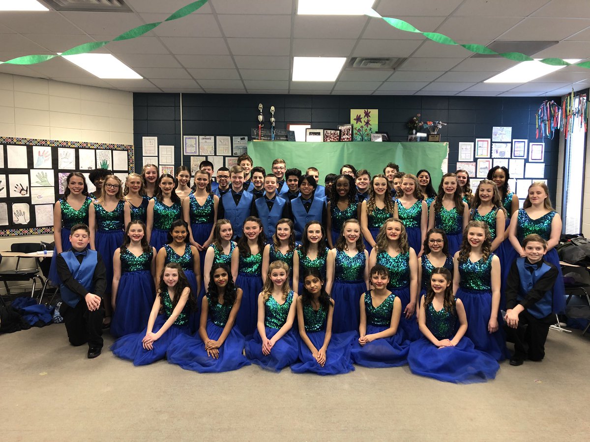 HIZIMom2013's tweet photo. So proud of the Mustang Show Choirs today! Alll of their hard work paid off-BOTH groups came home with a gold award and Stampede got the award for Best Vocals! Special congratulations to Shalom for bringing home the award for Outstanding Performer! What a great day 💃🕺🏻 https://t.co/2JnAMKLur5