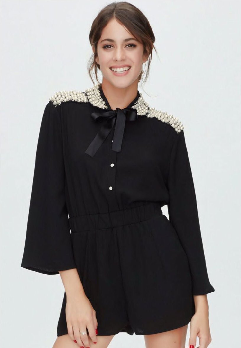 FCOTiniCoIombia's tweet photo. Ustedes tal vez sean muy jóvenes, pero Tini Stoessel sacó una colección de ropa llamada #TiniByMartinaStoessel que nunca llegó a latam😔 https://t.co/NdtFheABtO
