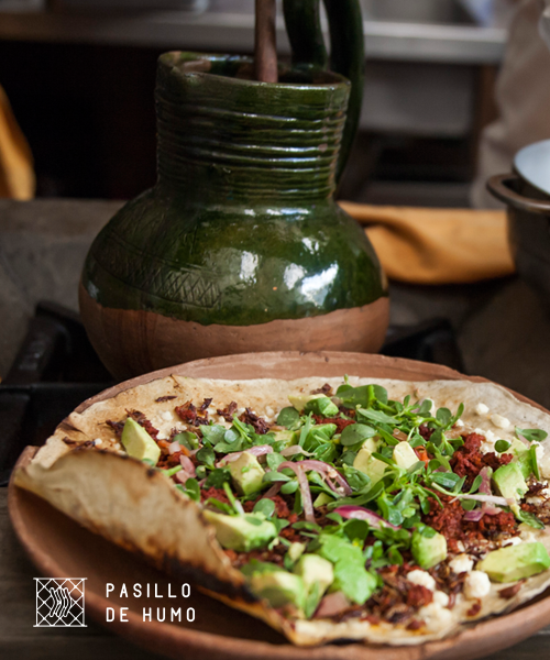 #PasilloDeHumo te espera en el segundo piso de <a href="/pariancondesa/">Parián Condesa</a> #CocinaOaxaqueña #Condesa #CDMX