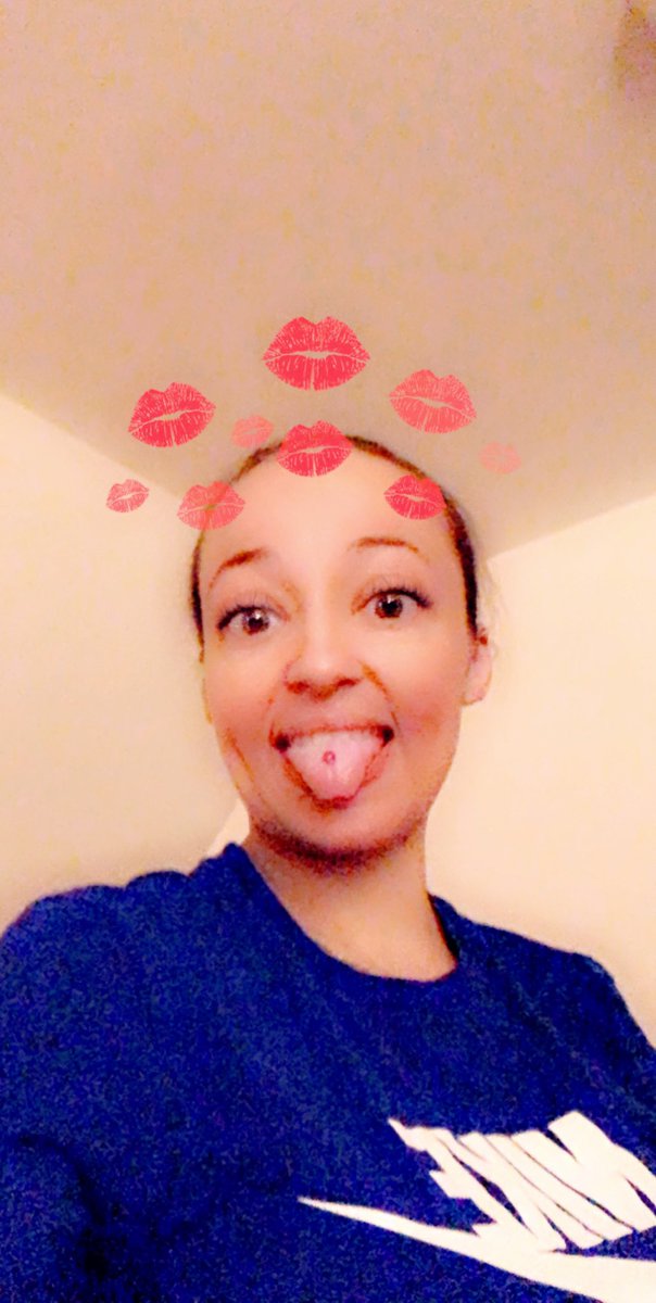 moebell27's tweet photo. Since bihhs stay watching my moves... Heyyyyy girl! 👋 https://t.co/gInQlNrT1w