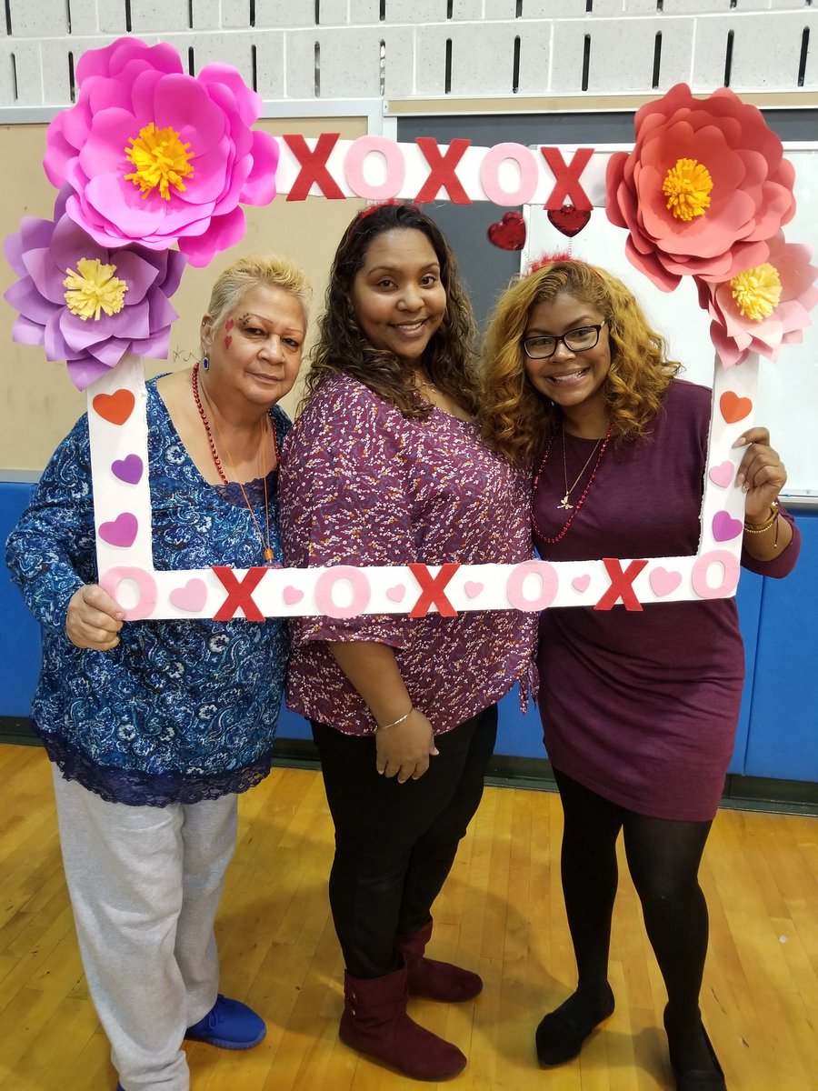 FNS314's tweet photo. Heart of the Bronx Valentine's Day event #12x314 @D12SupRosado @DOEChancellor #bronxstrong #publicschoolproud #uft #dc37 #parentcoordinator #teacher #principal #schoolaides https://t.co/Cj8epVmIJT