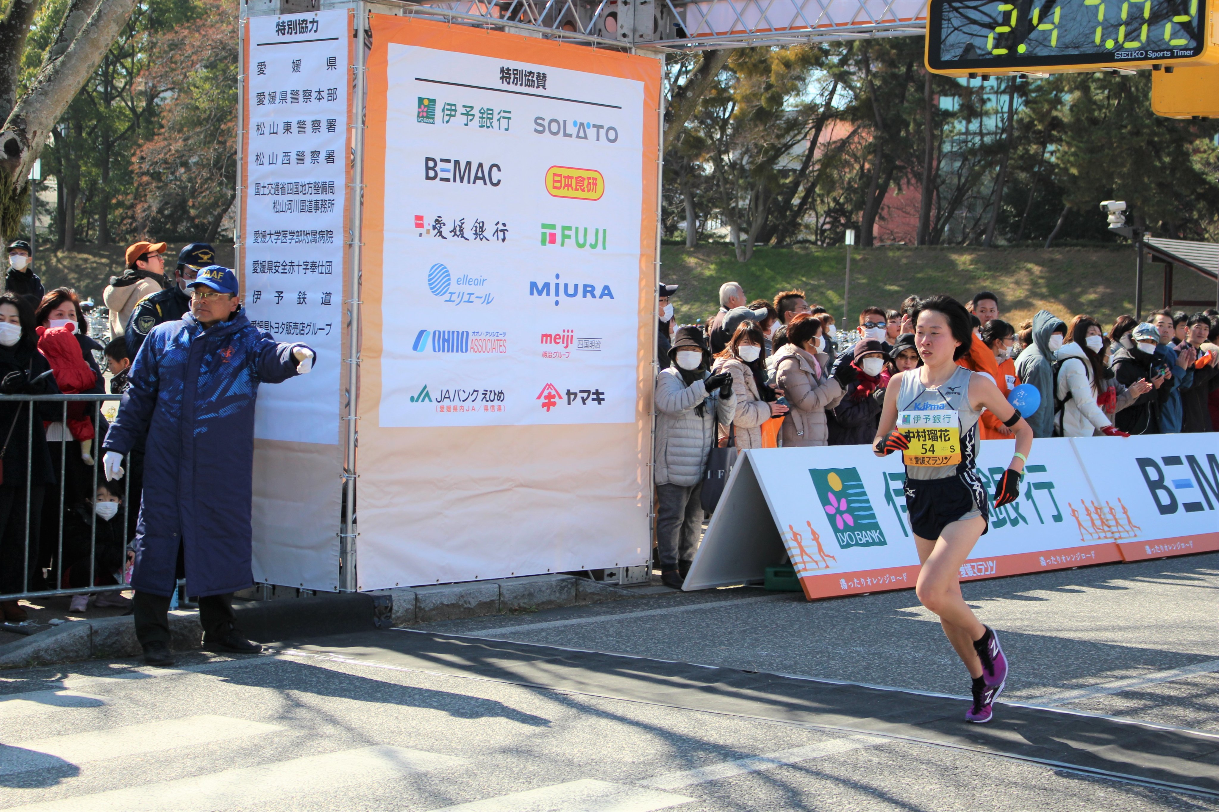 公式 愛媛マラソン 在 Twitter 上 速報 女子 ２位 筒本 恭実 選手 広島県庁ランニングクラブ 記録 2時間45分37秒 ３位 中村 瑠花 選手 小島プレス 記録2時間47分03秒 愛媛マラソン58 速報 女子 T Co Vlefucmo Twitter