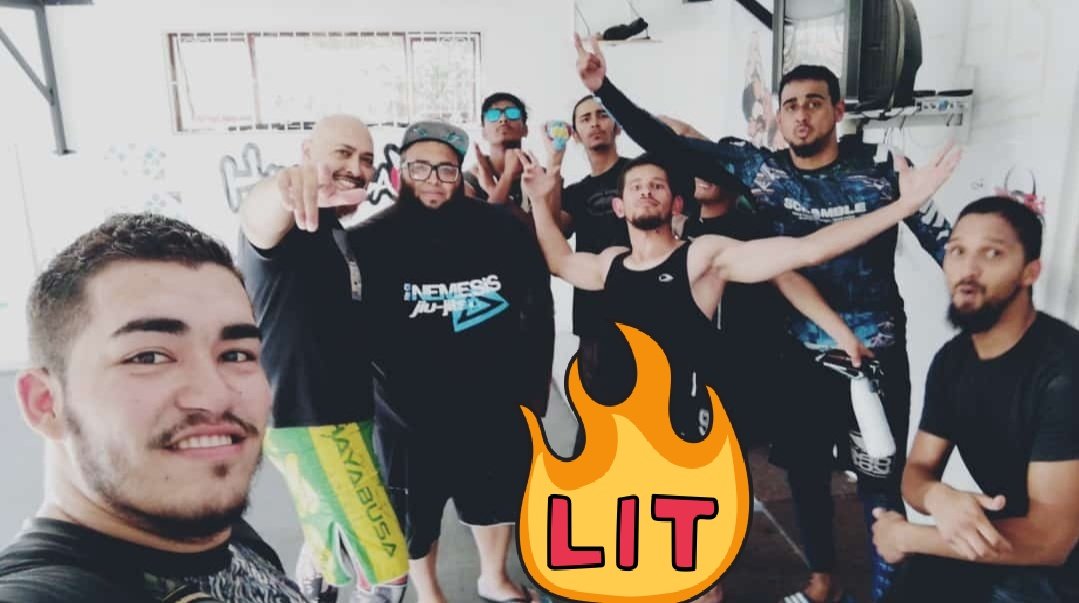 NeesoOnizuka's tweet photo. Yesterday's session was off the hook 😁😁😁😁😎😎👌😬 @grzkhlf81 @freakaaaazoid @NajjRubber @DavidHsu_ im so broken well my knee is kinda 🤣 #bjj #mma #brazilianjiujutsu #saturday #weekend #welovinit https://t.co/HQjFTrSgwx