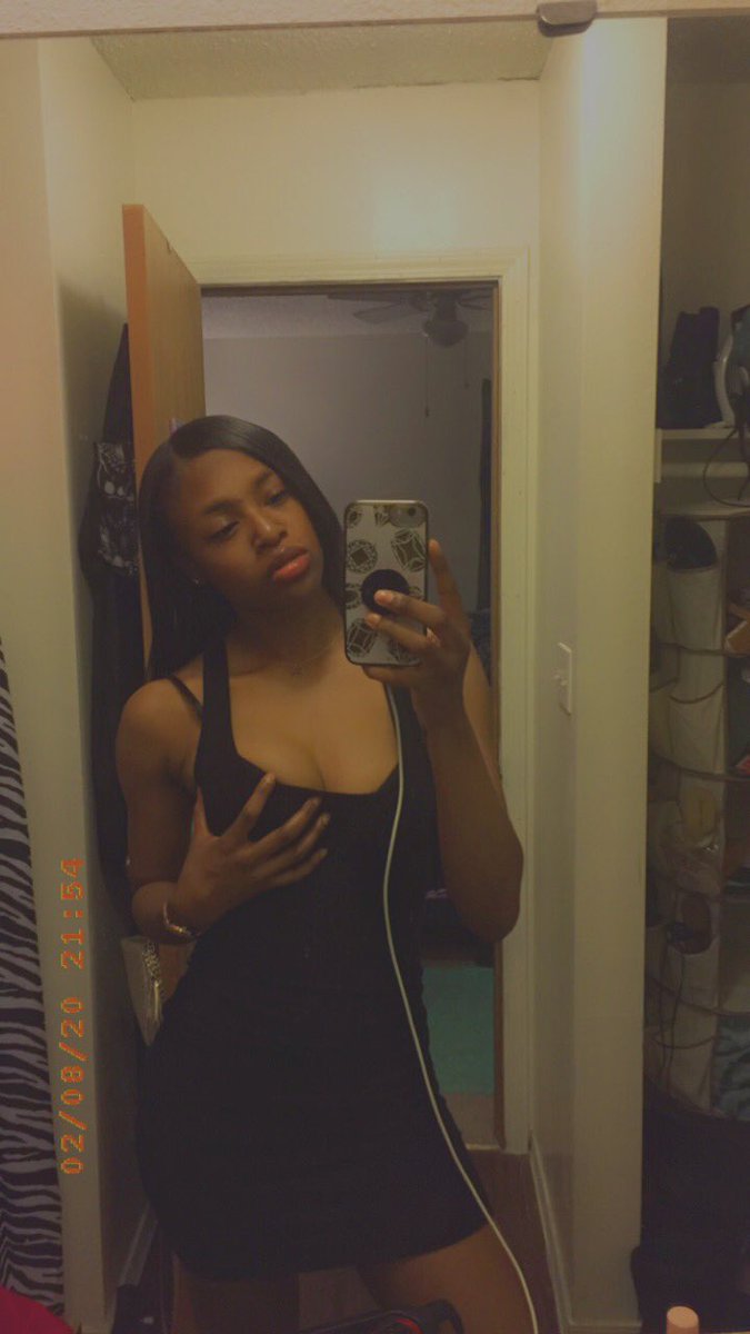 Tam3la's tweet photo. nevermind me im just popping my shii . #someslight 🥴 https://t.co/M6uLObFEXu
