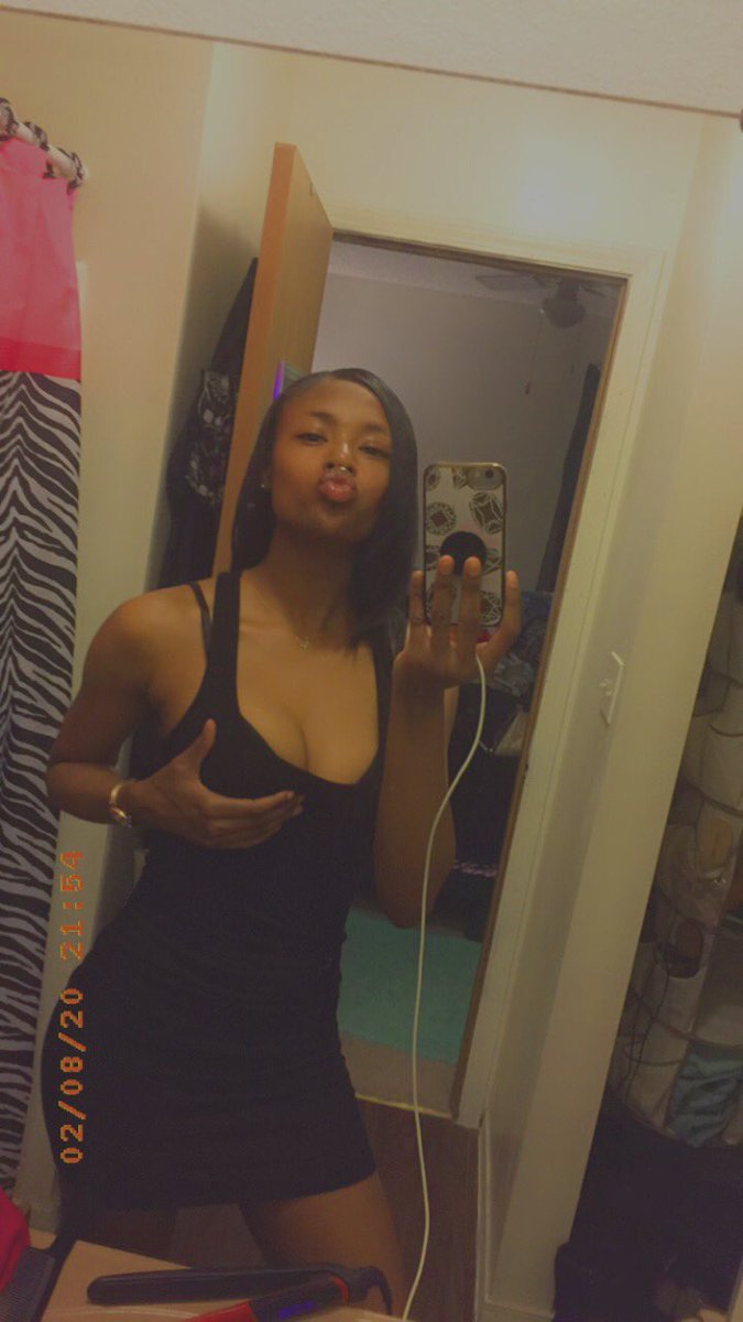 Tam3la's tweet photo. nevermind me im just popping my shii . #someslight 🥴 https://t.co/M6uLObFEXu