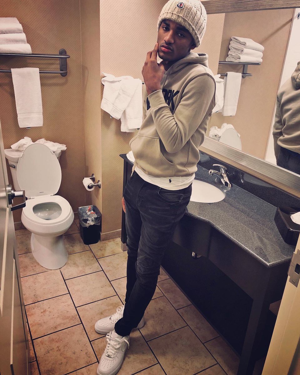 Sketch100D's tweet photo. Blood on the sidewalk,Bodies in the street, Can’t remember, the last time I ain’t seen a demon in my dreams....🐺™️ #Riplilbro #Wingoworld
#Freelilmark #RipNinoCheese #Riplikeno0ther https://t.co/AJr08V0BYd