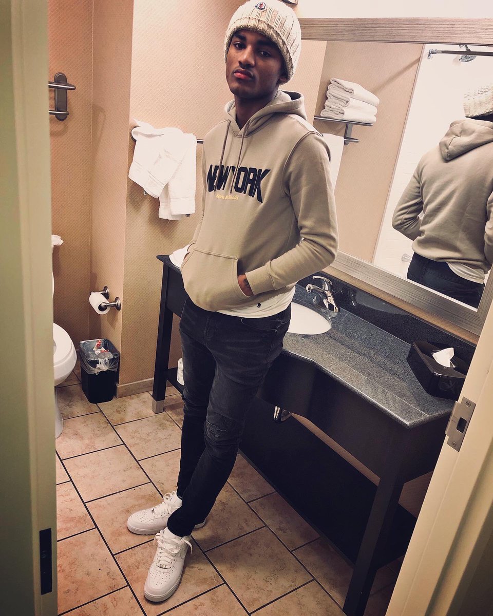 Sketch100D's tweet photo. Blood on the sidewalk,Bodies in the street, Can’t remember, the last time I ain’t seen a demon in my dreams....🐺™️ #Riplilbro #Wingoworld
#Freelilmark #RipNinoCheese #Riplikeno0ther https://t.co/AJr08V0BYd