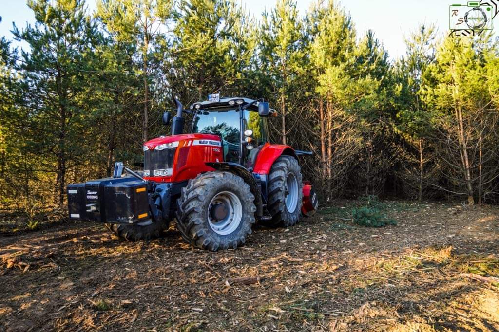 profiMagazin's tweet photo. Ein #MasseyFerguson 7622 mit #Bugnot BFLO 2575 Forstmulcher. https://t.co/xrdKaDPP41