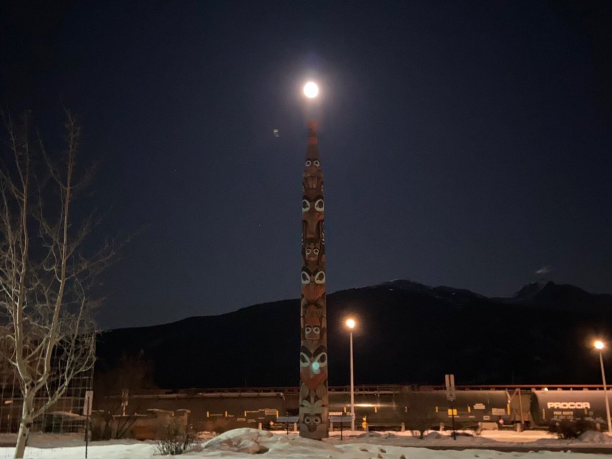 jptechnica's tweet photo. Moon (our current one of targets) and supper in Jasper. Will add.
#mooncatcher #ourtarget #supperinjasper #ElonMusk #justchill #yusakumaesawa #前澤友作 #almostfullmoon #thereismoon #toobright #sun #lookslikesun #moonontotem @elonmusk @yousuck2020 https://t.co/EJzYFDh5zf
