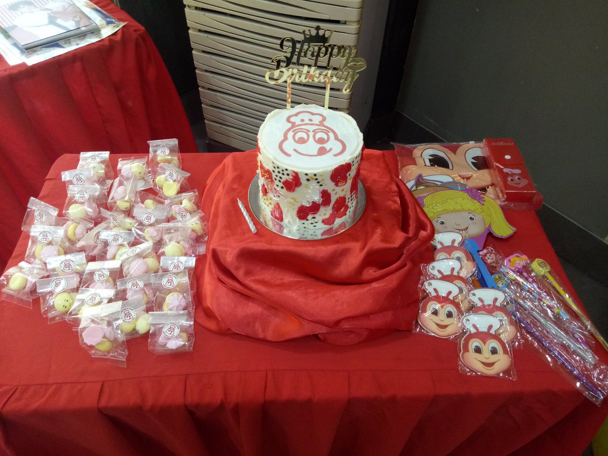 vera_claire1004's tweet photo. When the party is not yet over...
Happy birthday @sssong6823 πππ
#JolliBEEdayYunhyeong
#OurSONGshineDay
#AlwaysForYun https://t.co/SXA7PeLKk1
