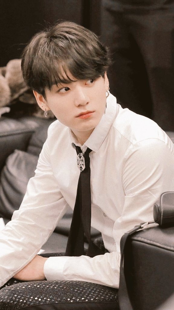 anjarweee's tweet photo. KV 'Harry Potter' AU

___ Amortentia___

TH sudah lama naksir NJ, keinginan terbesarnya adalah menjadi pasangan seniornya itu ke Yule Ball. Harusnya TH tdk mendengarkan saran JM untuk memberi NJ love potion, Krn entah bgmn potion itu justru diminum oleh JJK. https://t.co/lKWnuXIxPC
