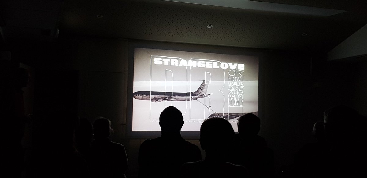 catourne35's tweet photo. #cineptitdej du 9 février avec la diffusion de "Docteur Folamour" de Stanley Kubrick (1964). Une brillante comédie noire qui dénonce les absurdités de la guerre. #vezinlecoquet #rennes #rennesmetropole #Cinema https://t.co/LElhp3Emwa