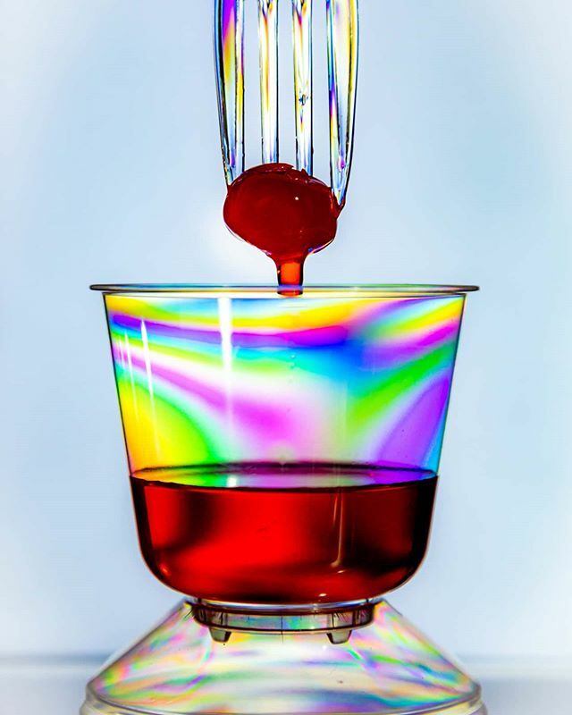 Seanluman's tweet image. Cherry rainbow #photoelasticity #macrophotography #colors #stilllife ift.tt/31L3AUk