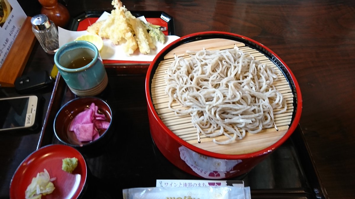 塩尻市のていしゃば、ここの蕎麦は絶品ですね😄
天ぷらも軽くサクサクで美味しいです。