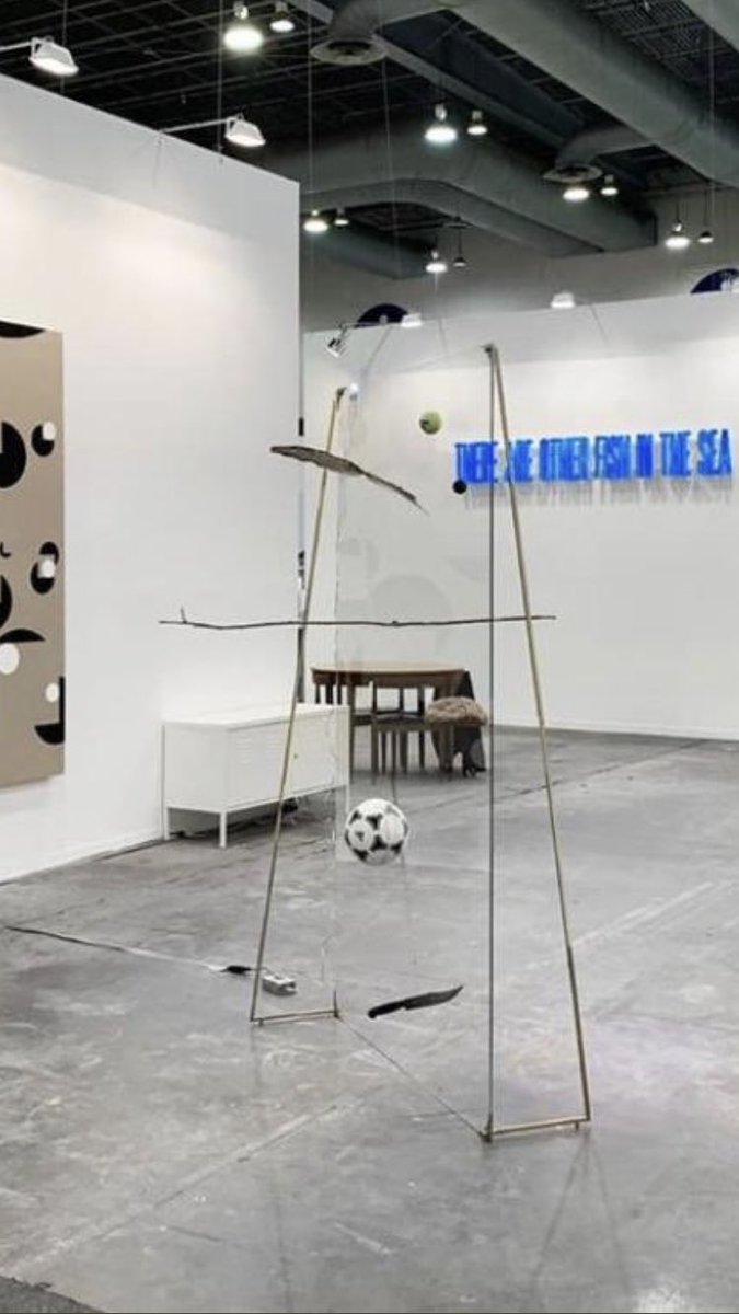 szurita's tweet image. #AvelinaLésper no destruyó nada. Ésta es la pieza 👇🏻. Ésta es la explicación de Avelina: milenio.com/cultura/arte/a… Y aquí abajo, @patrimoniomx explica por qué estalló el vidrio en un hilo. Yo estaba ahí. ¿Por qué estalló cuando Avelina estaba ahí? Una escalofriante coincidencia...