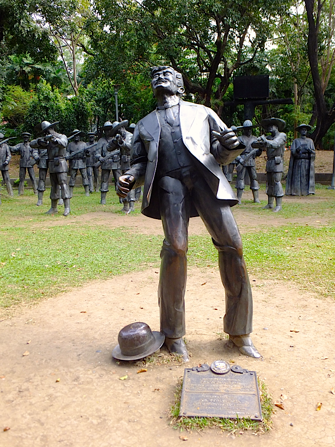 טוויטר 山崎 雅弘 בטוויטר フィリピンで国家的英雄とされているのは まずスペイン統治時代に独立運動を指導して官憲に逮捕され 35歳で処刑された知識人ホセ リサールで 他には独立運動に尽力したエミリオ アギナルドとアンドレス ボニファシオ 米統治時代末期