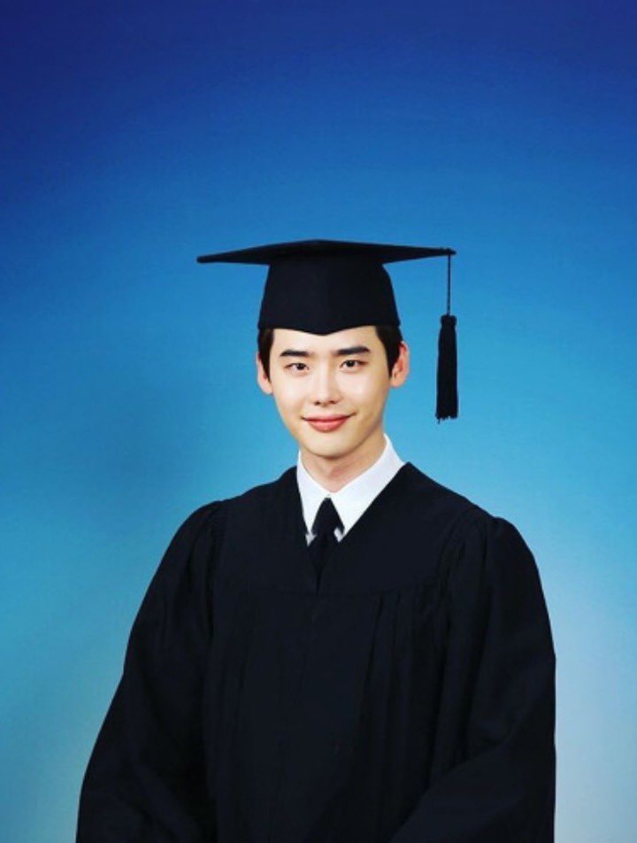 jongsukkk__'s tweet photo. 이종석 졸업사진은 정말 언제봐도 최고야
가보로 남겨야해. https://t.co/hhAKK7WVDf