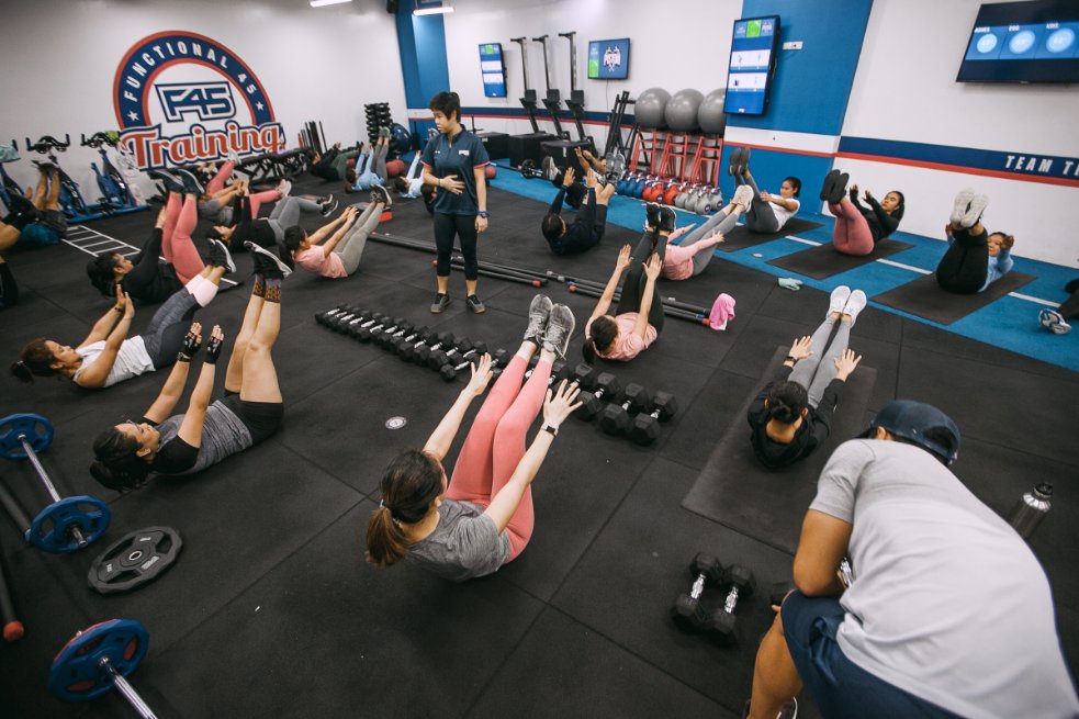 UNIQLOPH's tweet photo. Last week, students at @F45Training experienced a HIIT and cardio work out while wearing pieces from the Sport Utility Wear collection. Visit our stores and check out the newest line up.
#SetYourLifeinMotion #SportUtilityWear #LifeWear #UniqloPH https://t.co/gGxdsX6Qs4