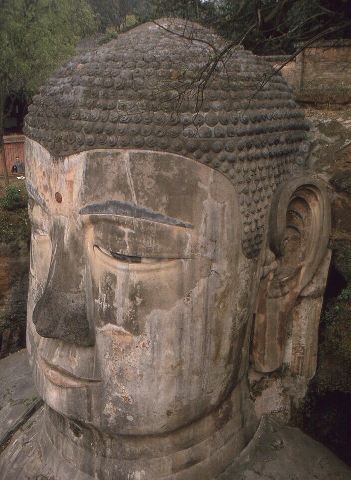tongbingxue's tweet photo. Photo continues on:
1900 vs Today:
Head of Leshan Giant Buddha,in SW China’s Sichuan Province.
Built between 713-803, carved out of a cliff, 233 feet tall.
The  largest and tallest stone Buddha statue in the world,and by far the tallest pre-modern statue in the world. https://t.co/A428t8sscA