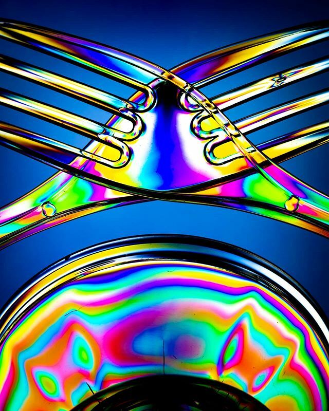 Seanluman's tweet image. Flying high #photoelasticity  #macro #colors_of_day #stilllife ift.tt/2vgkYE7