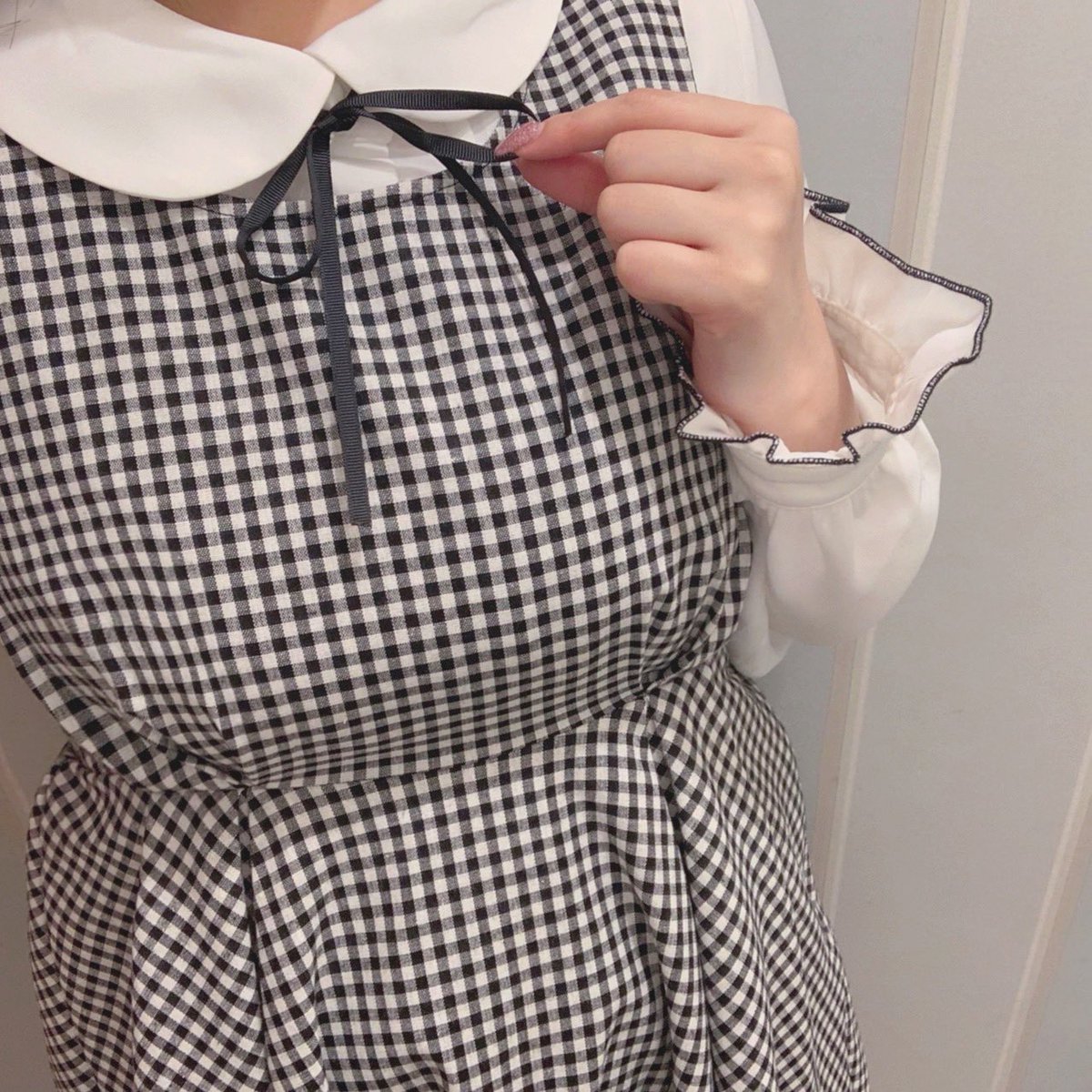 Evelyn Evelyn 池袋店 ୨୧ Coordinate ୨୧ 人気のギンガムチェックを使った春らしいワンピースをご紹介 丸襟のブラウスを合わせて1枚のキュートなワンピースのような仕上がりに バックに付いた大きなリボンも後ろ姿を可愛く見せてくれます