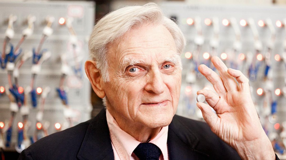 John Goodenough, 'n gehate blanke man (tans 97 met die Nobelprys vir 2019 in sy sak), se litium-ioontegnologie het selfone en elektriese motors moontlik gemaak. Hy gaan ons van #Eksdom ook bevry!