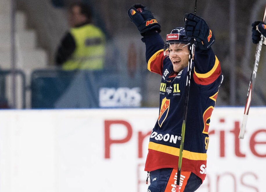 Trekronorse's tweet photo. Senaste nytt om Tre Kronors trupp inför avslutande matchen i Beijer Hockey Games. Djurgårdens Sebastian Strandberg ansluter till truppen och ersätter Gustav Rydahl som vilas #trekronor #beijerhockeygames https://t.co/E0A7OcPxPB