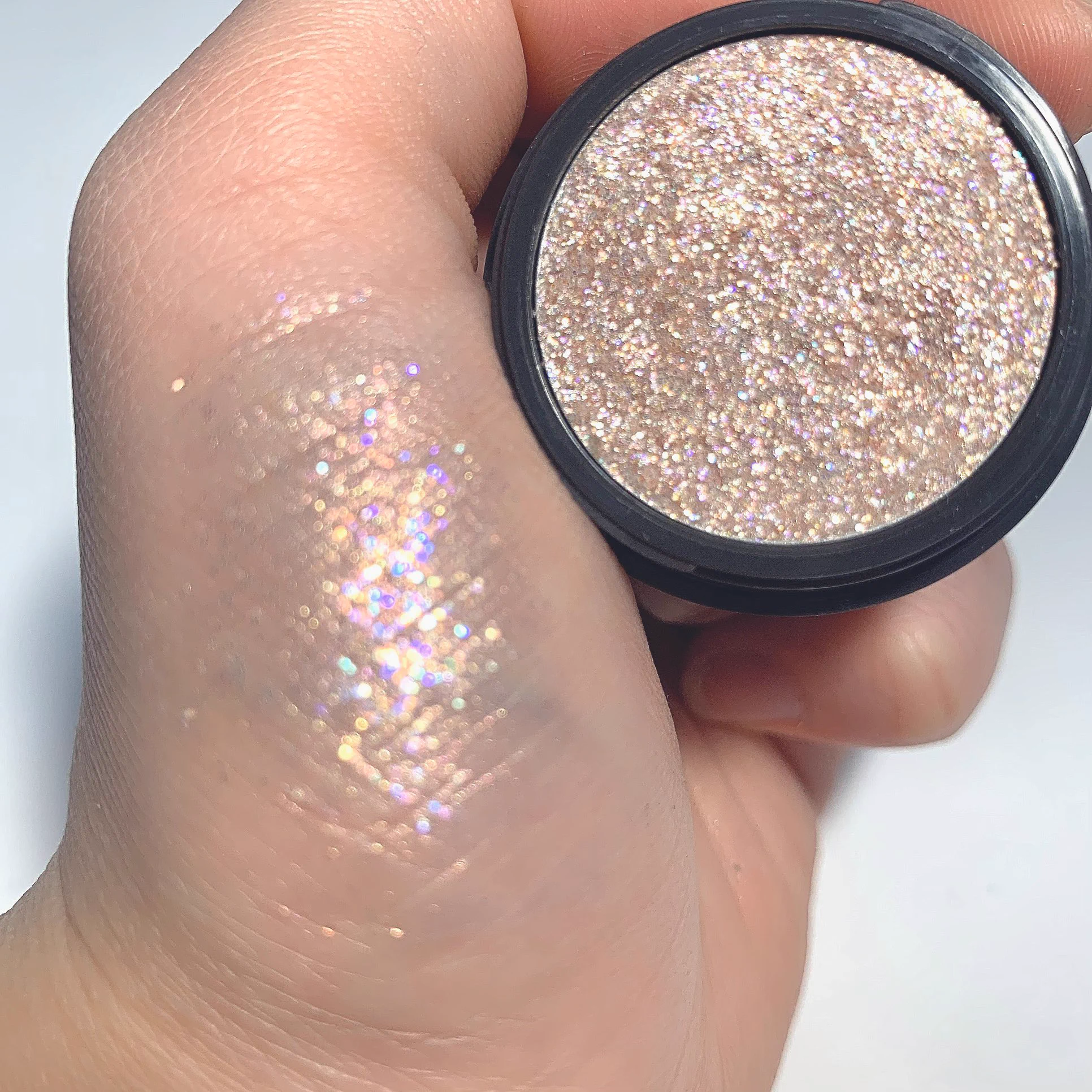 【プチプラ】新タイプの目力アップアイシャドウが可愛すぎる！【コスメ】