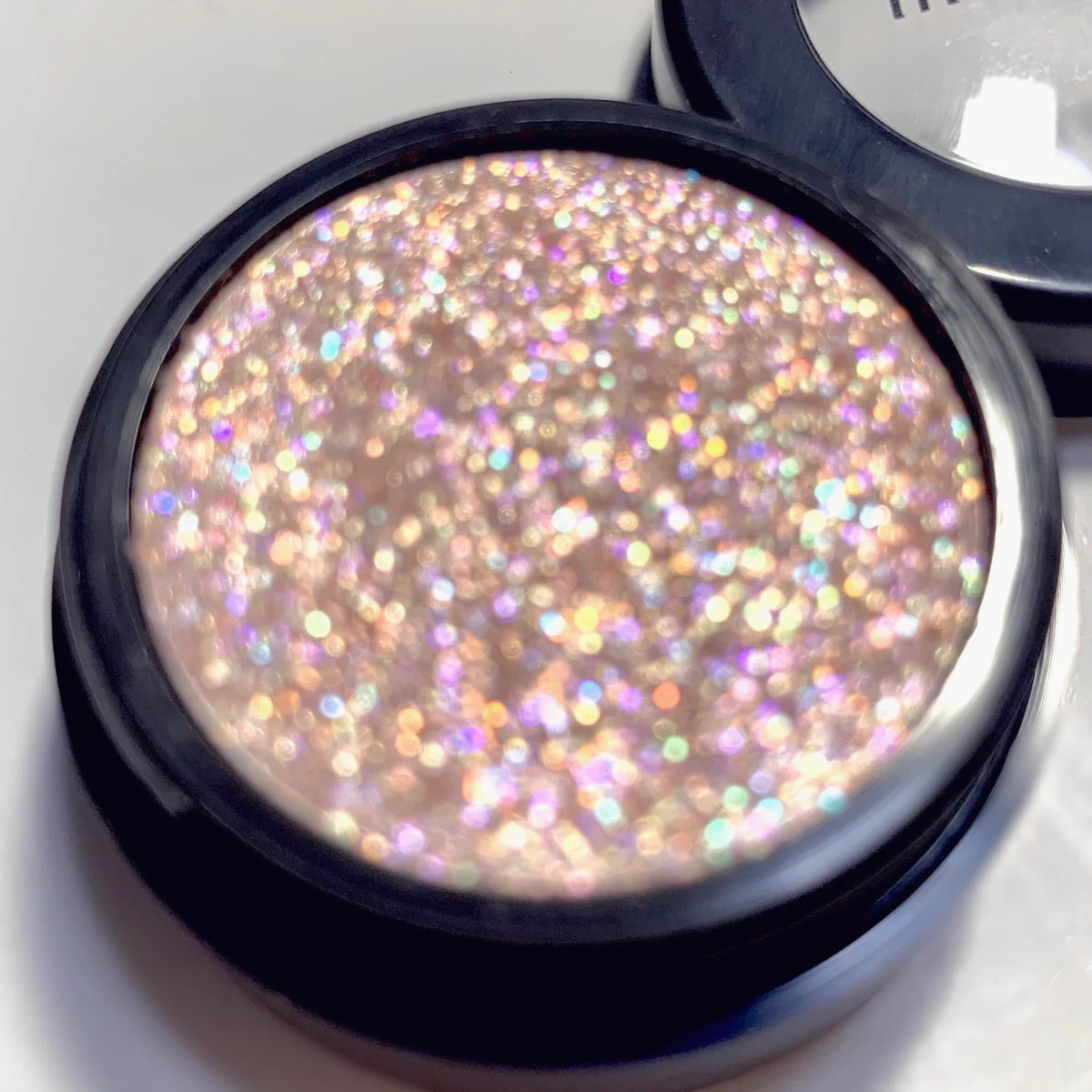 【プチプラ】新タイプの目力アップアイシャドウが可愛すぎる！【コスメ】