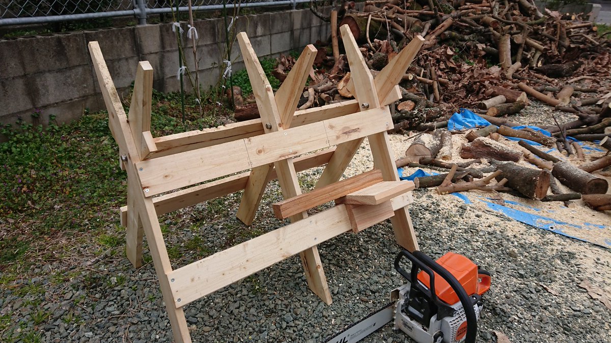Fuzuno 薪作りに木挽き台というモノがあることを知り ネットの画像を参考に見よう見まねで00円ほどかけて作ってみたのですがなかなか良くできました ー 憧れのスチールのマイチェーンソーも買ったので作業が捗りまくり Fuzuno 薪作りに木挽き台というモノがあることを知り ネットの画像を参考に見よう見まねで00円ほどかけて作ってみたのですがなかなか良くできました ー 憧れのスチールのマイチェーンソーも買ったので作業が捗りまくり