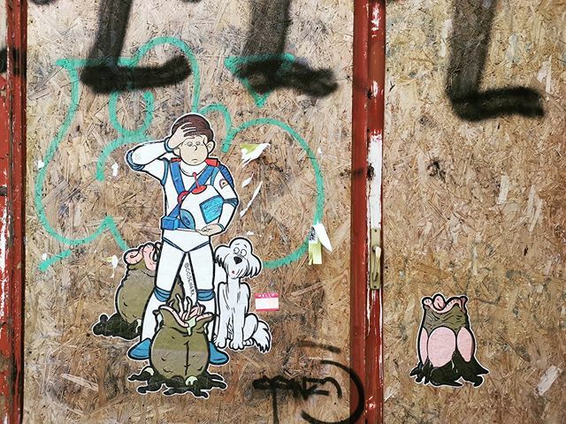 jarokelohu's tweet photo. Bemutatom lüke Aladárt.
.
.
.
.
#0036mark #mézgacsalád #blöki #streetart #streetartbudapest #instabp #jarokelo https://t.co/TvnsvrnDbg