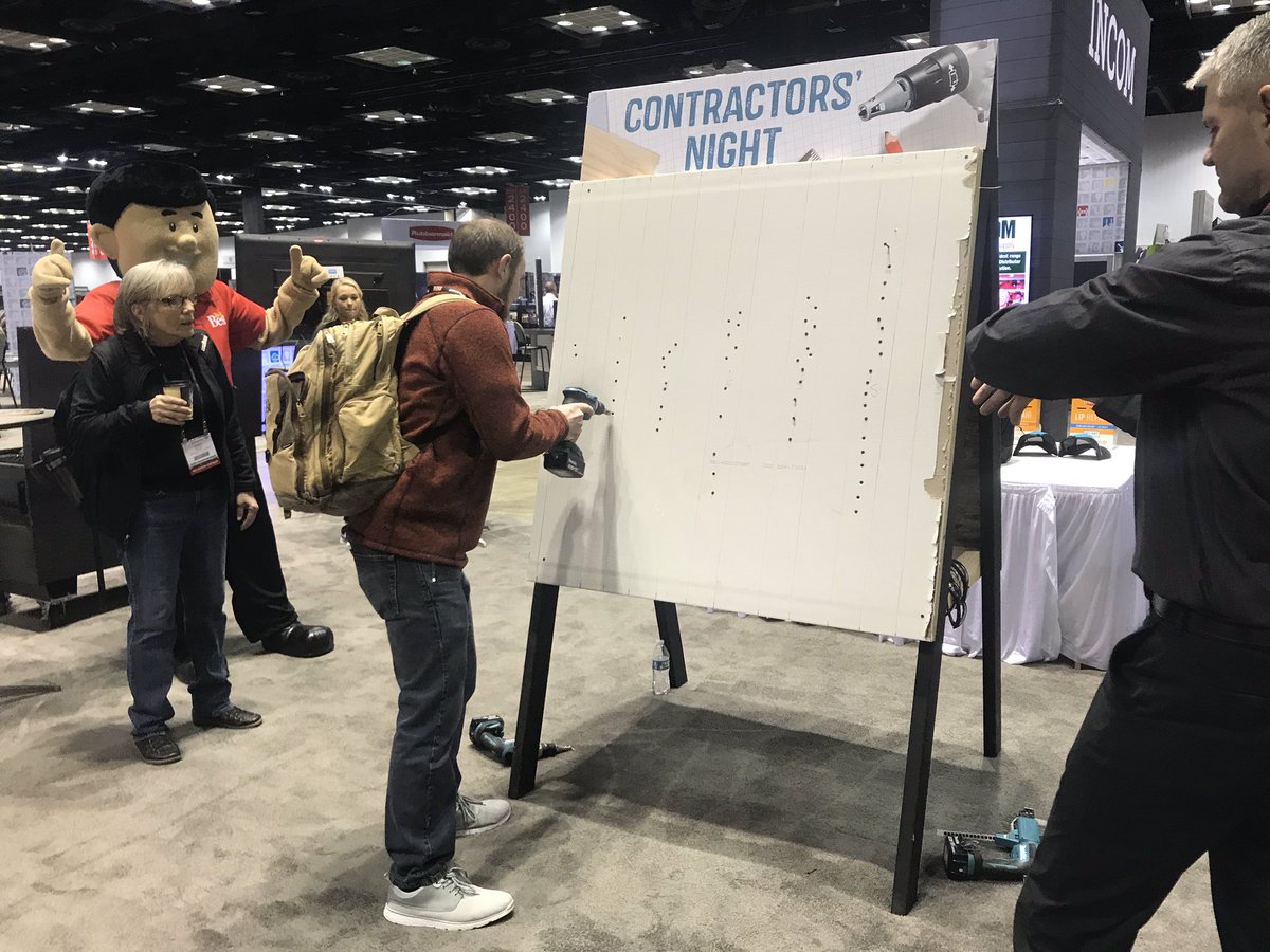 doitbestcorp's tweet photo. We’re hosting Contractors’ Night right now in The Event Marketing Hub on the market floor. Members can see how they can engage with their contractor base in a fun and exciting way! #DoitBestMarket #Itallhappenshere https://t.co/gEKRf6ViYS
