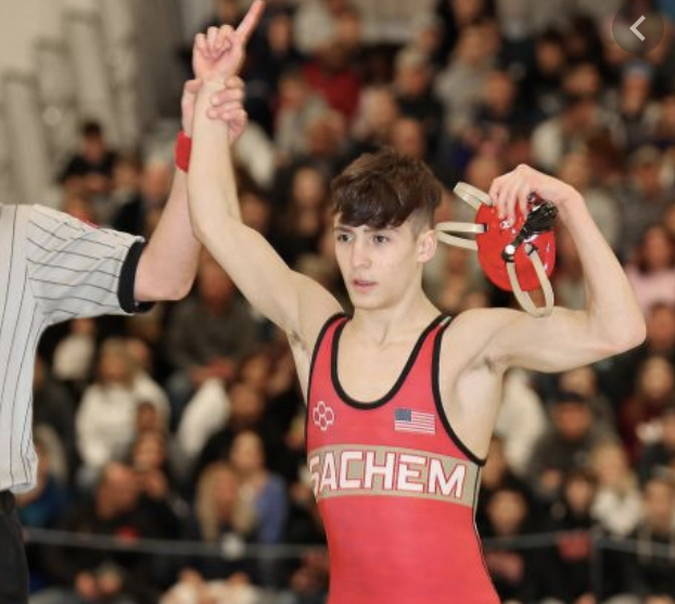 Outstanding work by Sachem East's Jared Weinhaus on his League I wrestling title and being named Most Outstanding Wrestler of the league tournament! 

Sachem East's Luis Valdez and Sachem North's Michael Barker also won league titles.

#GoArrows