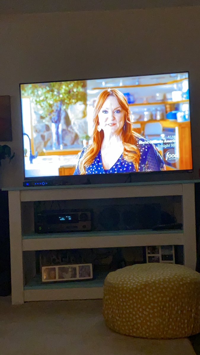 lisasteele47's tweet image. Getting inspired today before I leave for my party. @thepioneerwoman