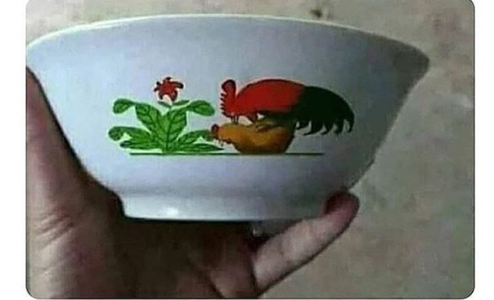 TR_Kabayan's tweet photo. Perasaan dulu gambar nih mangkok ak kaya ginj, skrng ko ayam jago nya rubah posisi ya🤔🤔🤔🤔 https://t.co/ocbL1d6YPd