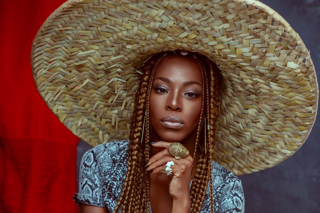 JayOwuraku's tweet photo. • Q U E E N •
A crown not seen
Royalty in her being
Oozing through he veins
An unquestionable status remains
She is Queen

Muse: @cathycat78 
Outfit: @nzinga_gh 
Styling: @nzinga_gh 
Collab: @mistermaja 

#y3reS3iAdze https://t.co/r3k7zv3LSg