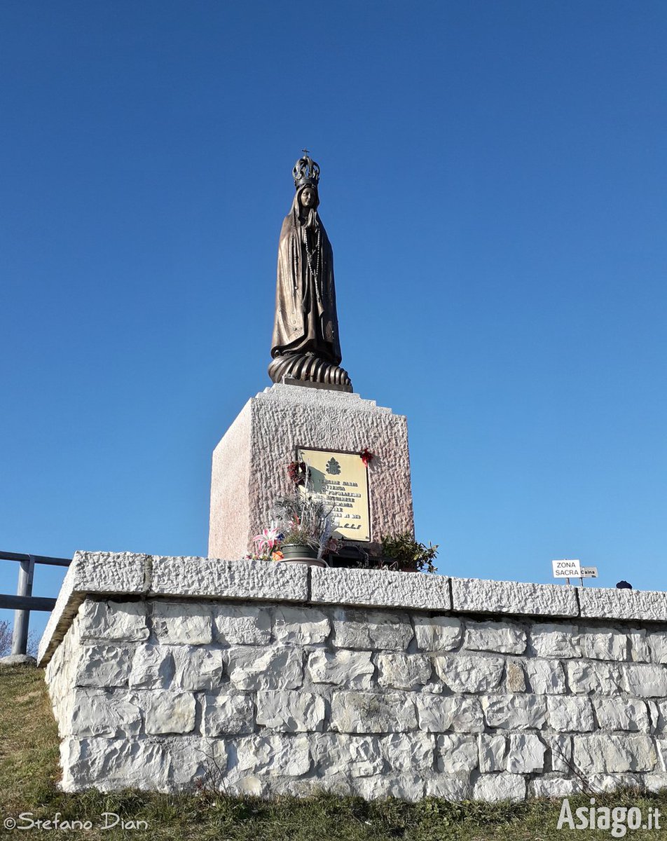 AsiagoIt's tweet photo. La statua della #Madonna di Fatima, sul Monte #Caina, #Rubbio... 🙏
Dalla sommità di questo monte si gode un #panorama mozzafiato, che domina sulla pianura con vista, nelle giornate limpide, fino alla Laguna... Ci siete mai stati? :-)
Foto del 06/01/2020 dell'amico Stefano Dian. https://t.co/WKAxV39L9s