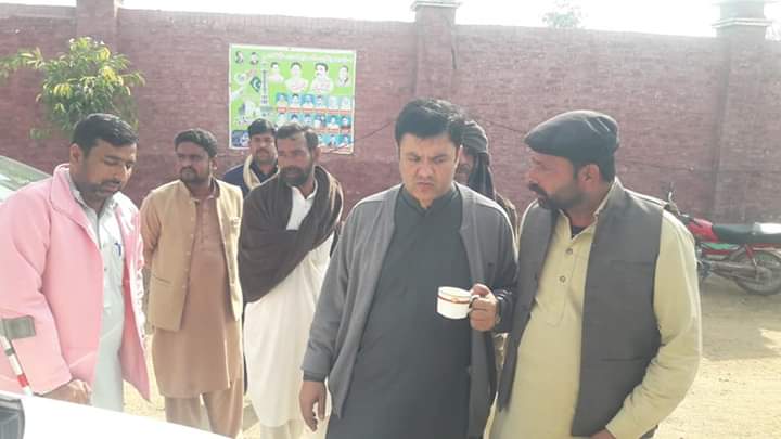 GroupKhichi's tweet photo. ایم پی اے نواب علی رضا خان خاکوانی نواب ہاؤس در پور میں حلقہ سے آے ہوئے معززین سے ملتے ہوئے ۔
معززین سے مسائل سنے ،موقع پر ان کے حل کے لئے متعلقہ افسران کو ہدایات کیں اور مسائل حل کرواے ۔
#NA165 #PP235 https://t.co/aGQ3QYrHQW