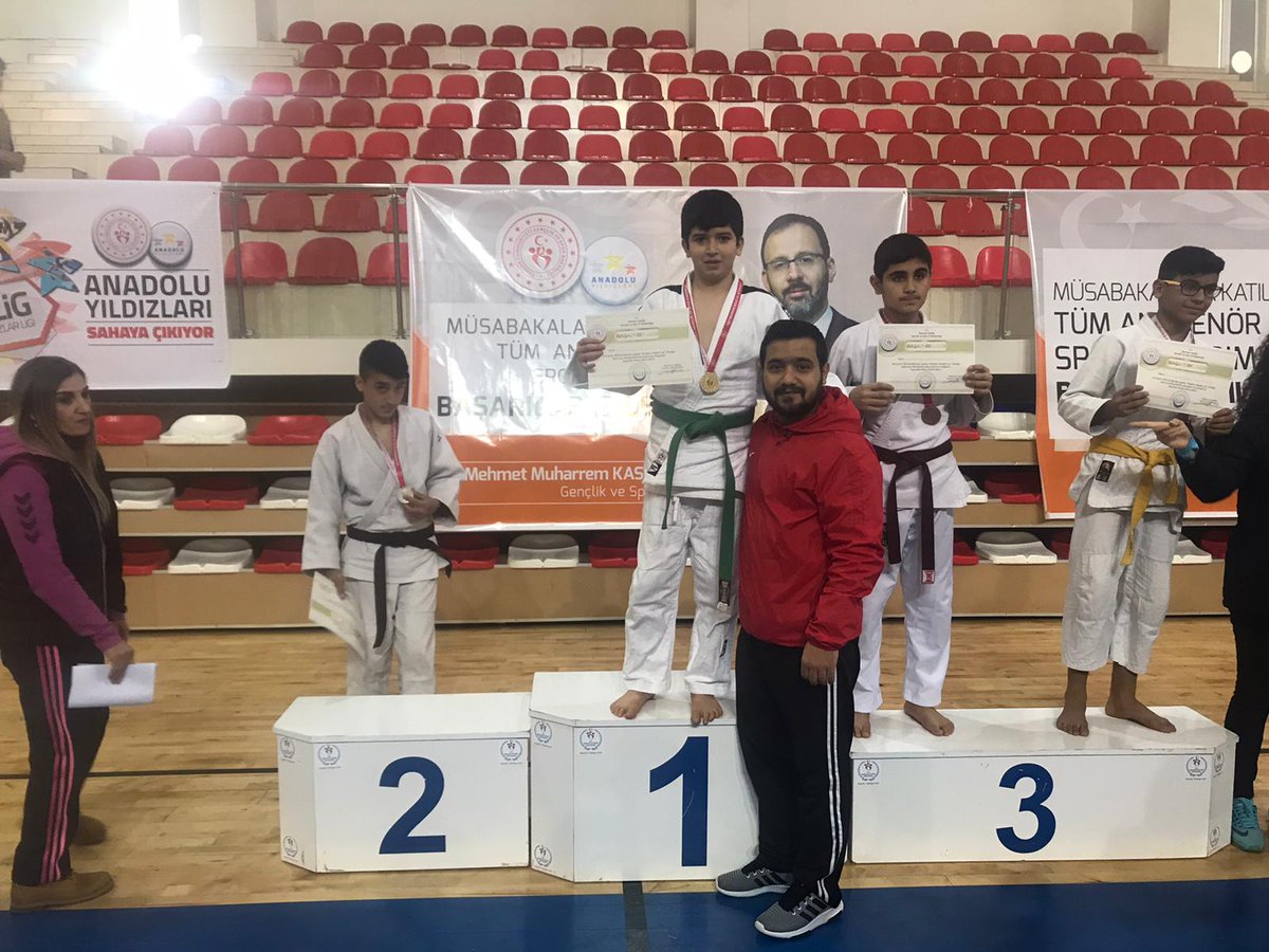 GSB_Sanliurfa's tweet photo. Batman’da yapılan Anadolu Yıldızlar Ligi grup müsabakalarında Judocularımız 4 altın, 2 gümüş ve 2 bronz madalya kazanarak 60 puanla takım halinde şampiyon oldular. Şampiyon sporcularımızı tebrik eder, emeklerinden dolayı antrenörlerimize teşekkür ederiz.@kasapoglu @hamzayerlikaya https://t.co/PYByLvUBDM