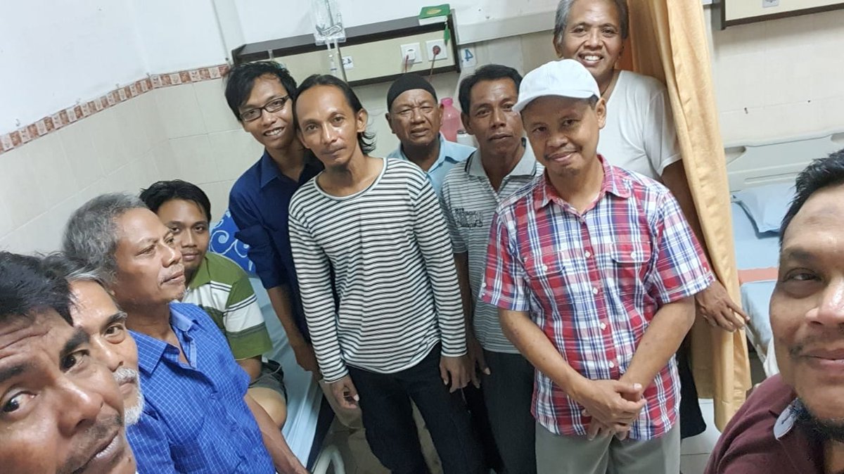 PakRT03's tweet photo. ... mewakili yang lain, bapak2 besuk mas Alfa (putra pak Agus) di RS Tugu Semarang. #Bismillah ππ ... semoga lekas sembuh ya mas
#rstugurejo #semarang #sedulursaklawase #rt03rw06 #kembangarum #smgbarat #semaranghebat @PakRT03 https://t.co/hATxV6itU4
