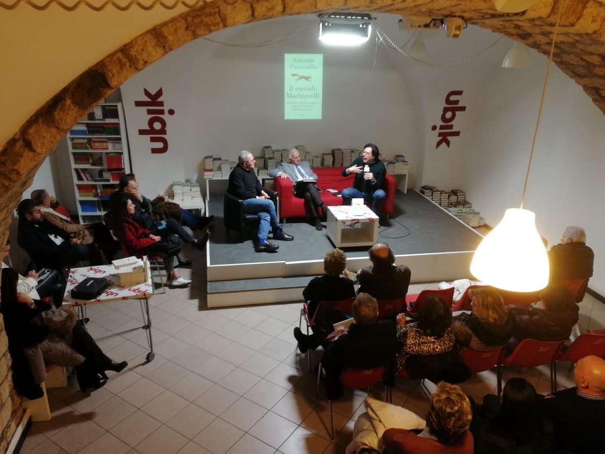 ubikfoggia's tweet photo. #ubiklive 8/02/20
con #AntonioFuniciello
“Il metodo Machiavelli” @RizzoliLibri
abbiamo ritrovato la politica bella che piace a noi.
Grazie ancora ad @AntFuniciello
e al centro studi #AntonioCederna https://t.co/okkeN4pGBH