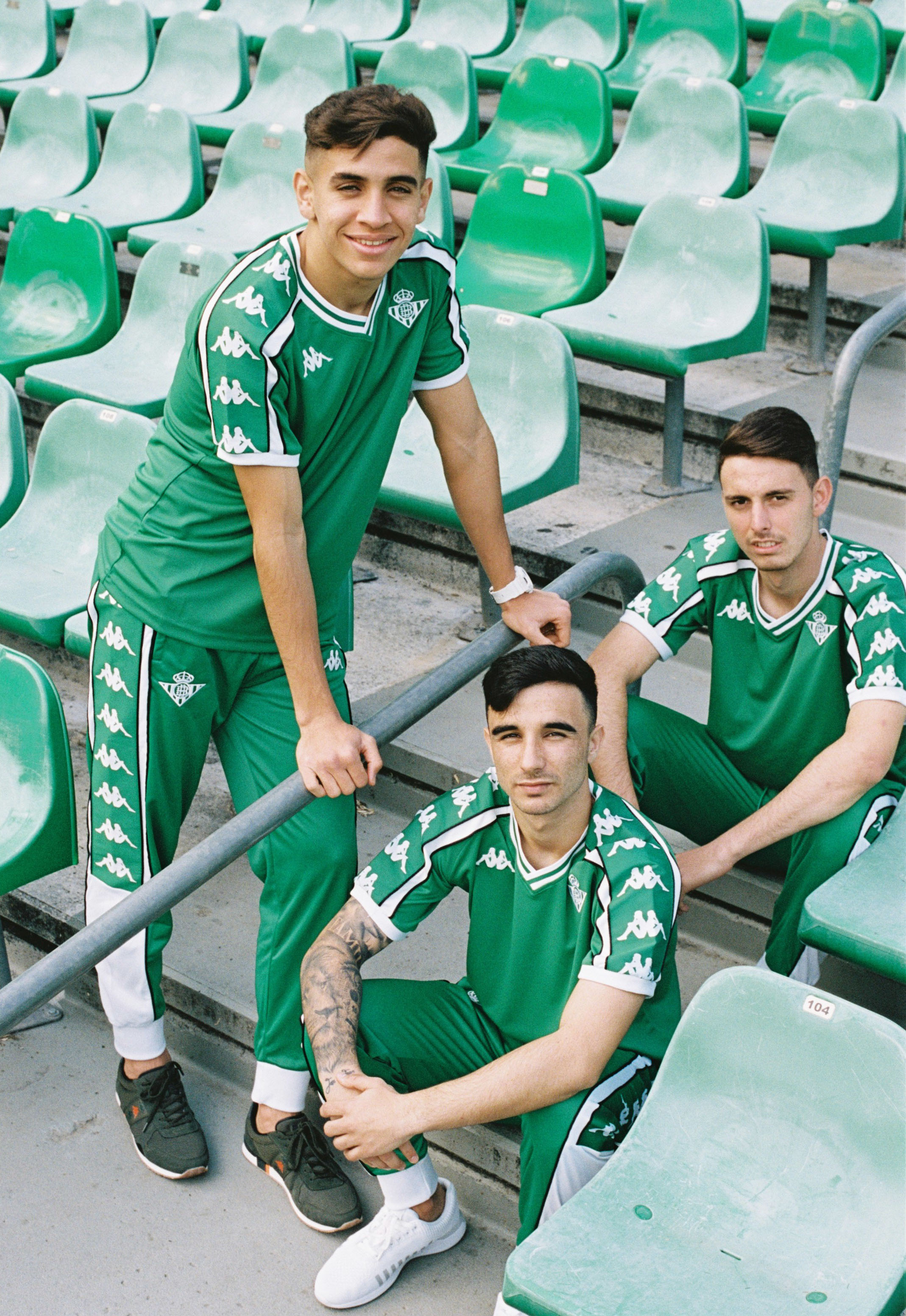 Real Betis Balompié on Twitter: "Would you like to get our special shirt? 👉 We'll make a raffle among all of you who RT this post! 🔃🏃‍♂️😎 https://t.co/6gCnnyPU3W" / Twitter