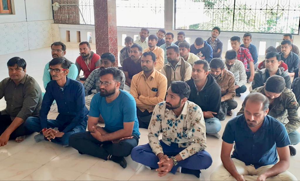 AlpeshPanara4's tweet photo. સ્વામી વિવેકાનંદ ગુજરાત રાજ્ય યુવા બોર્ડ ની બેઠક ...
જેમાં ગુજરાત રાજ્ય હાઉસિંગ બોર્ડ ના ચેરમેન શ્રી મહેન્દ્રસિંહજી સરવૈયા સાહેબ ,ઝોન 8 ના ઇન્ચાર્જ શ્રી @DhavalDaveBJP ,બોટાદ જિલ્લા વાલી શ્રી સુરેશભાઈ ગઢિયા ,ભાવનગર અને બોટાદ ના સંયોજકો ઉપસ્થિત રહ્યા...
@SVGRYB @jigar_inamdar https://t.co/P2K7Bz22qo