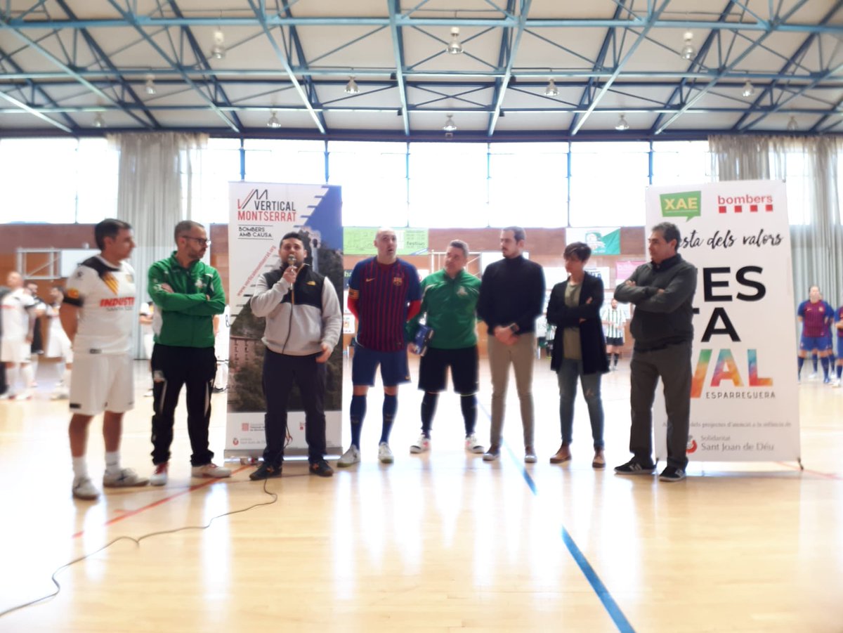 solidaritatSJD's tweet photo. En aquests moments al Pavelló El Castell d'#Esparreguera se està celebrant el Triangular #Futsal solidari per Sant Joan de Déu organitzat per Veterans Futsal Esparreguera i la #FestaVal. Amb @vetfutsalfcb i @fsalagarcia! Vine i col·labora! https://t.co/GGv0reWFeK #BombersAmbCausa https://t.co/bFIzYMEFrg