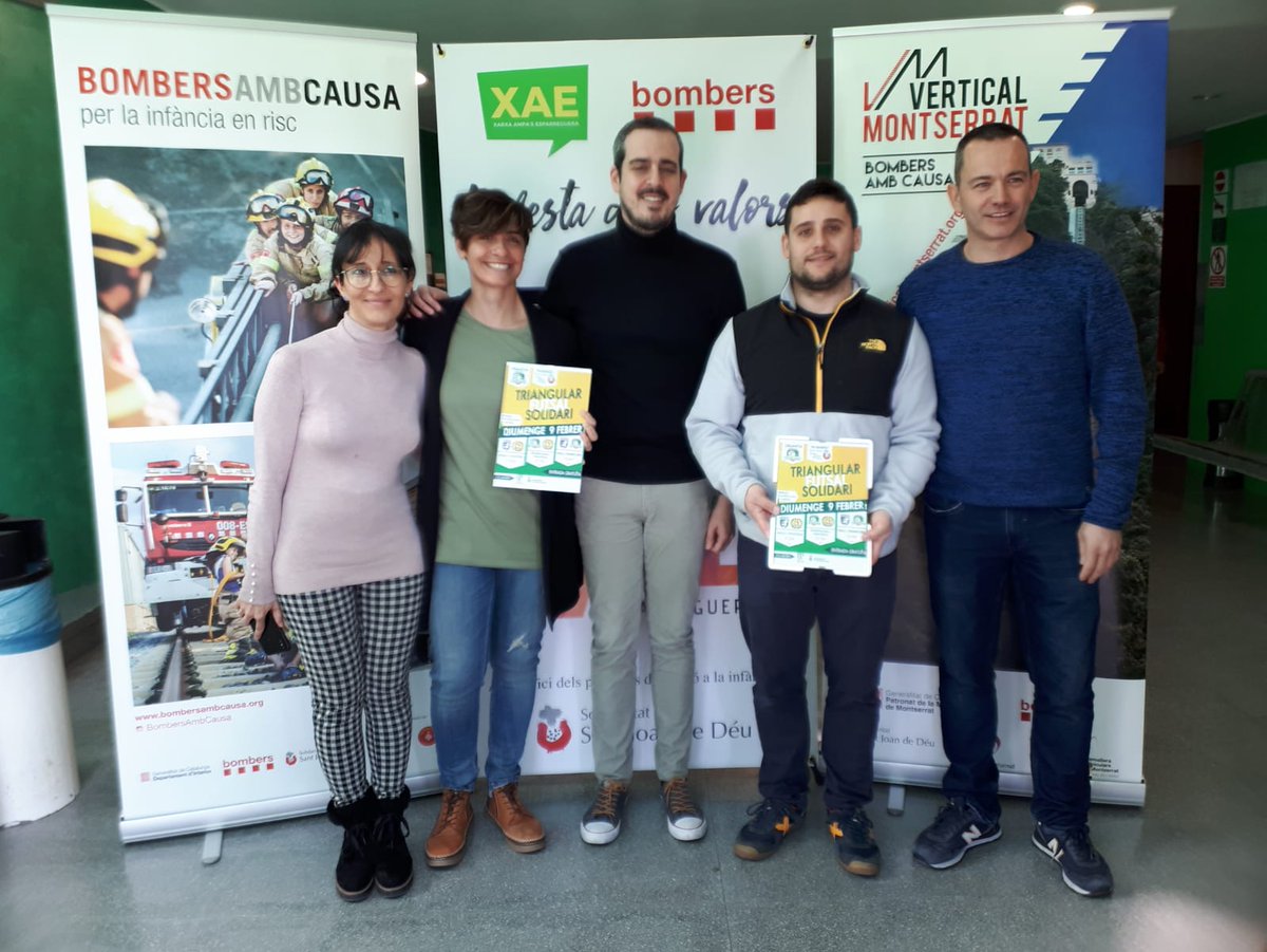 solidaritatSJD's tweet photo. En aquests moments al Pavelló El Castell d'#Esparreguera se està celebrant el Triangular #Futsal solidari per Sant Joan de Déu organitzat per Veterans Futsal Esparreguera i la #FestaVal. Amb @vetfutsalfcb i @fsalagarcia! Vine i col·labora! https://t.co/GGv0reWFeK #BombersAmbCausa https://t.co/bFIzYMEFrg