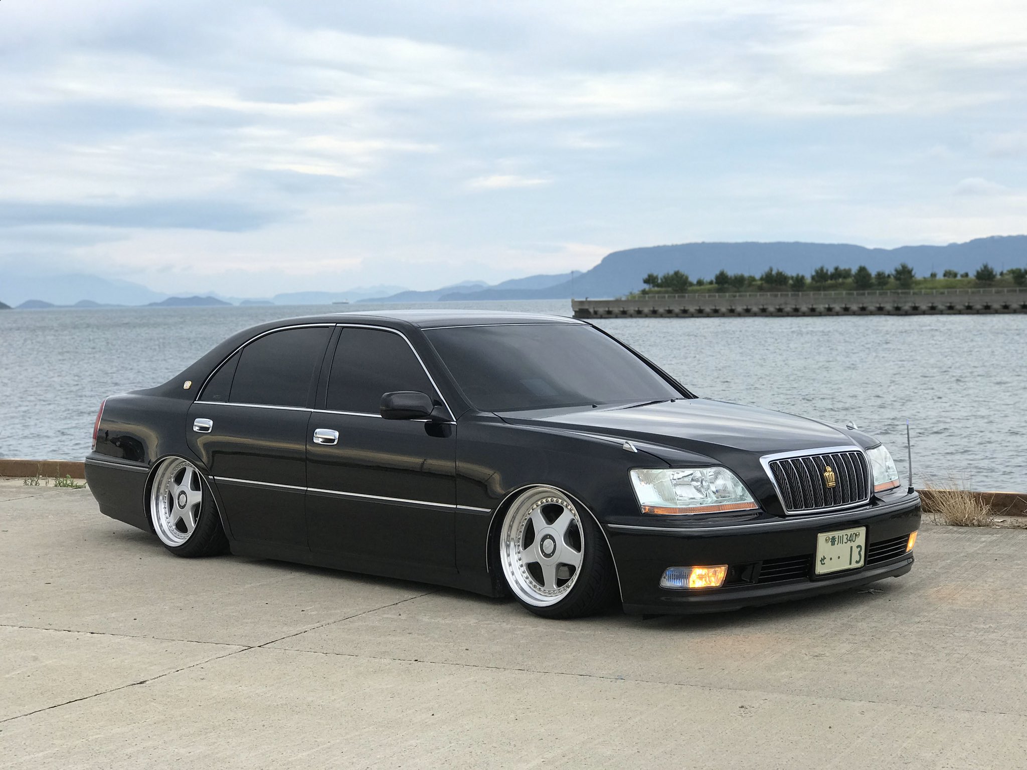 Twitter 上的 まさ 大阪来て1週間 改造車見たりなにわナンバーの高級車 に混じってlsで走るんも楽しいけどやっぱり当時引きずり倒した震災刈りおっさんの下駄車がほんまに自分の好きな車やなと痛感 もし大阪人になったらwaldエアロバキバキで洗車もしてないよー