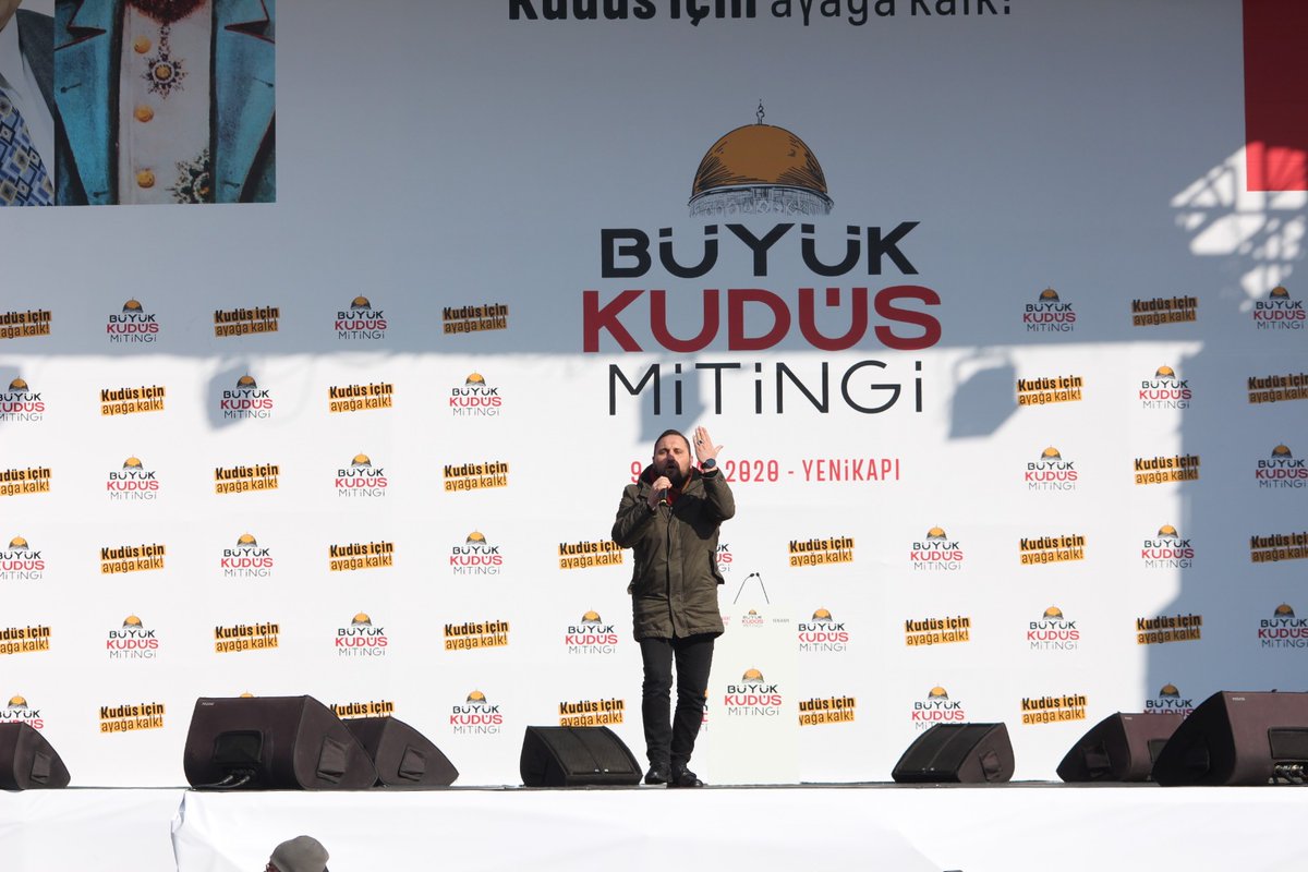 kudusmitingi's tweet photo. Yenikapı Meydanı'nda Filistin ve Kudüs ezgileri seslendiriliyor.

#TürkiyeKudüsİçinAyakta
#BüyükKudüsMitingi https://t.co/sVUCmcTyyq