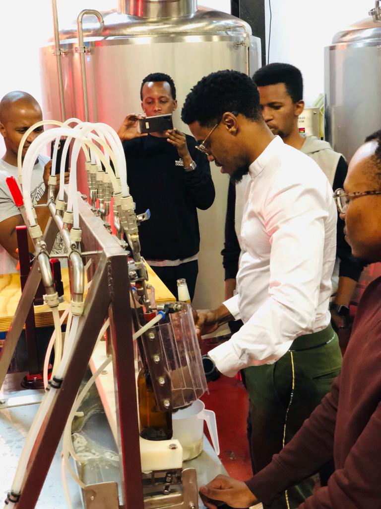 15_brewhouse's tweet photo. The gents came through for a wine and beer masterclass 🙌🏾

Thank you for the love gents @thisissolo @alda3rd @solidthegifted @betr_gang 

#First15brewhouse #beerandwinemasterclass 
#44Quinnstreet https://t.co/c4LlyjvJnl