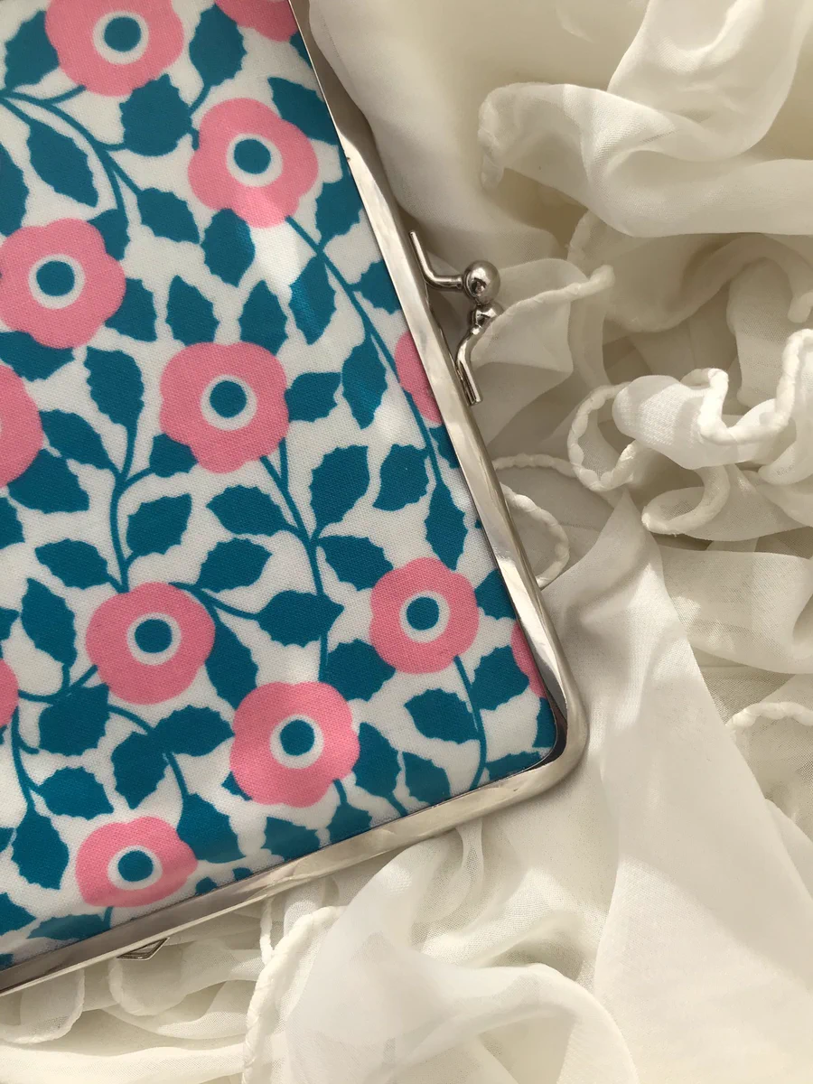 ガマ口のブックカバーをつけた結果？本がかわいくなったwww