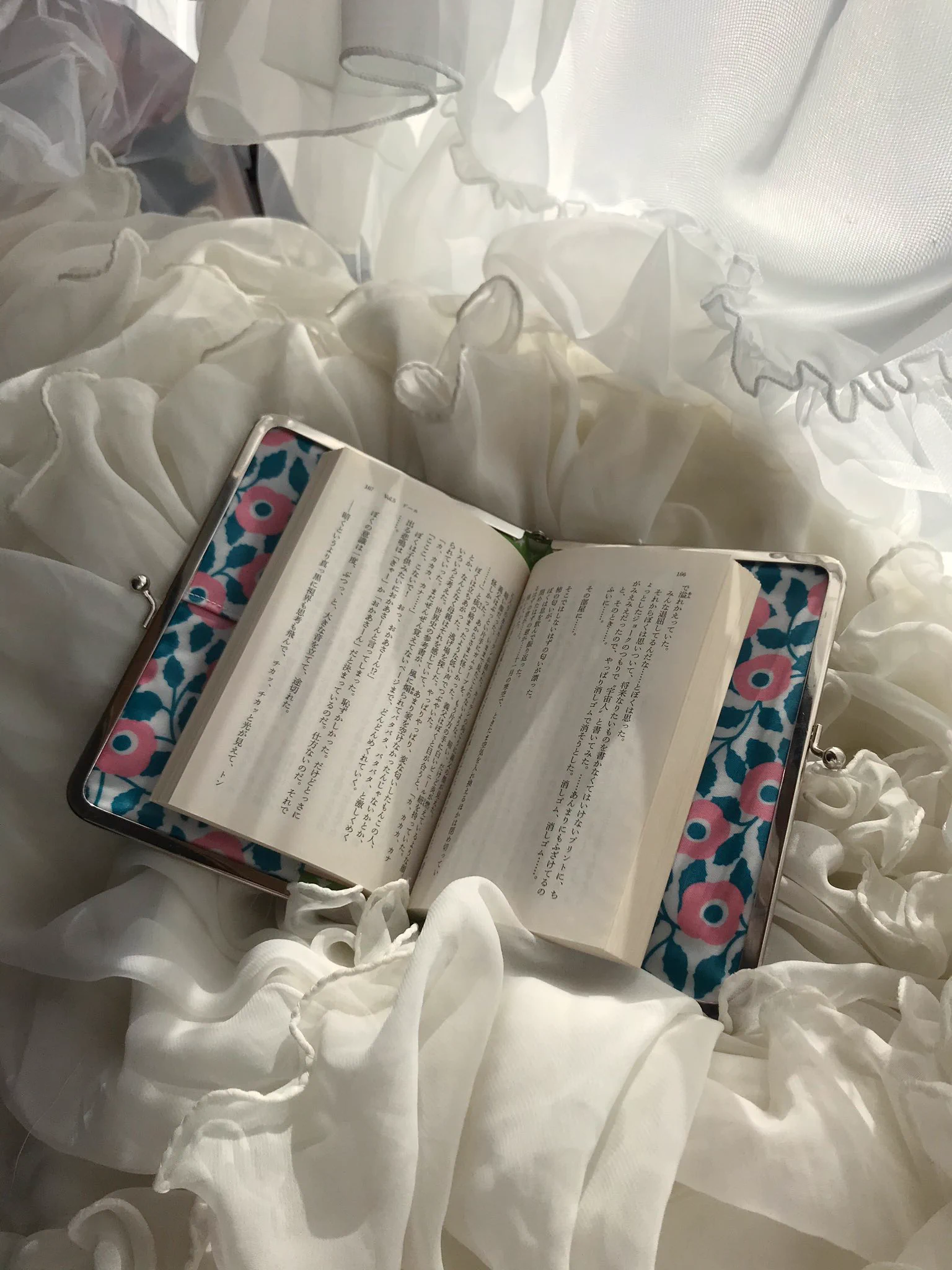 ガマ口のブックカバーをつけた結果？本がかわいくなったwww